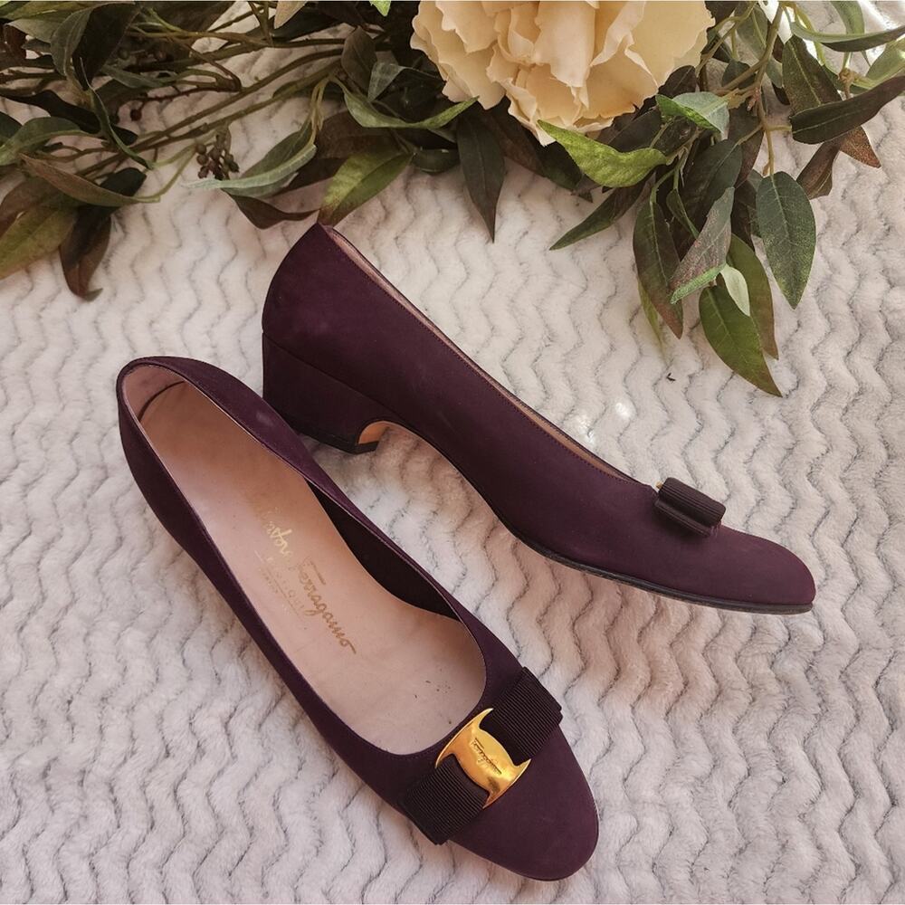 SALVATORE FERRAGAMO RARE Suede Leather Vara Bow Low Heel 8.5AA - Picture 2 of 7